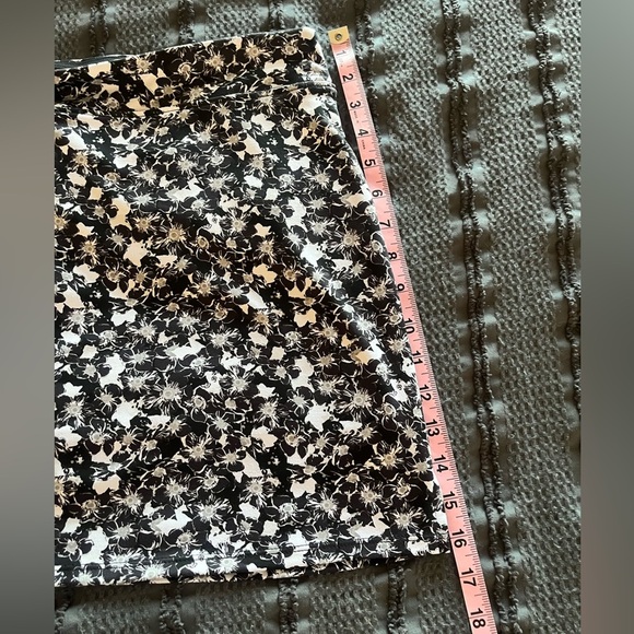 Tranquility Black and White Women's Skort - Picture 3 of 4